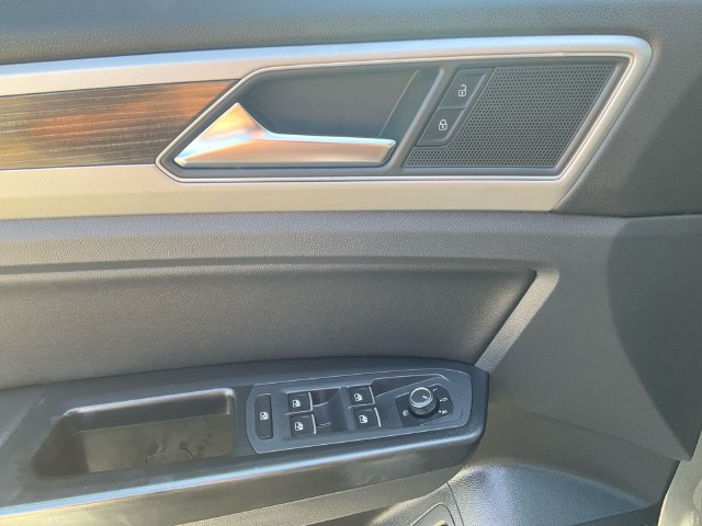 Used 2018 Volkswagen Atlas SEL FWD image 10