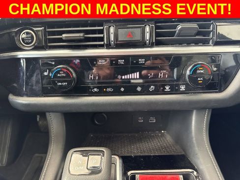 Used 2022 Nissan Pathfinder SV image 18