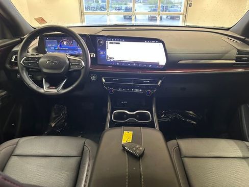 Used 2025 Chevrolet Traverse Z71 w/ Driver Confidence Package AWD/4WD image 8