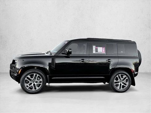 Used 2024 Land Rover Defender 110 X-Dynamic SE AWD/4WD image 4