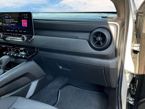 Used 2025 Chevrolet Colorado W/T w/ Advanced Trailering Package image 18