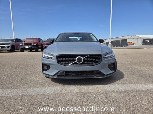 Used 2024 Volvo S60 B5 Core image 2