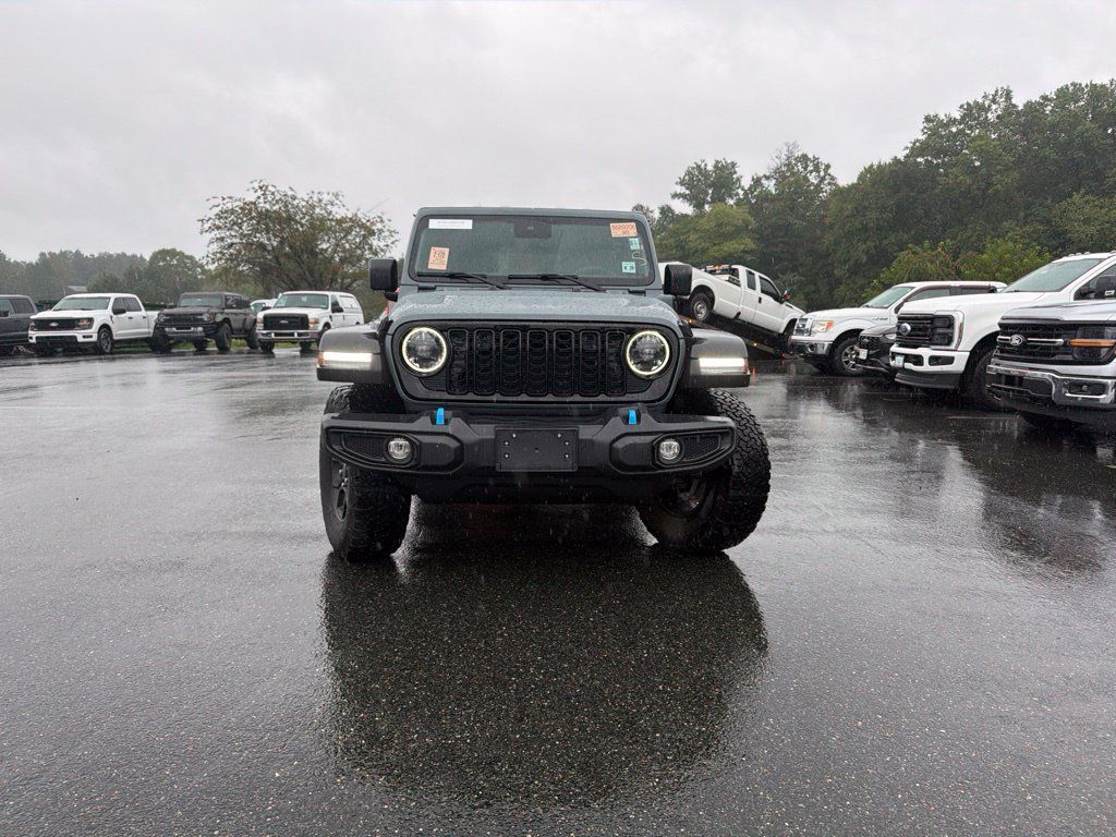 Used 2024 Jeep Wrangler Unlimited AWD/4WD image 2