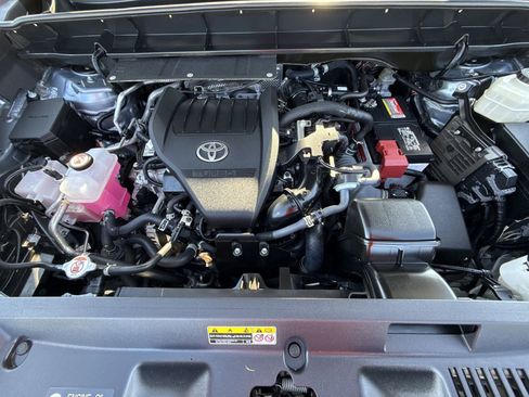 Used 2023 Toyota Highlander Limited FWD image 18