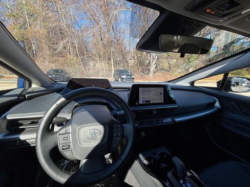 Used 2025 Toyota Prius LE image 33