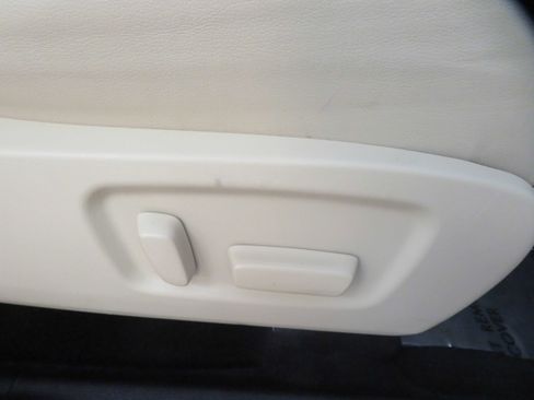 Used 2019 Toyota Highlander SE image 31