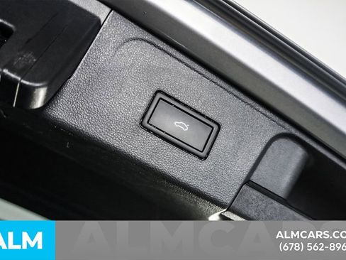 Used 2025 Volkswagen Atlas SE image 23