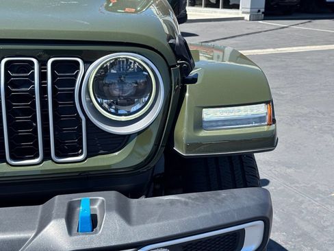 Used 2024 Jeep Wrangler Unlimited Sahara AWD/4WD image 13