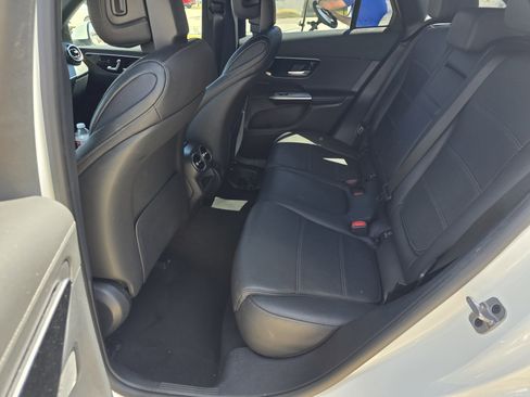 Used 2024 Mercedes-Benz GLC 300 4MATIC image 10