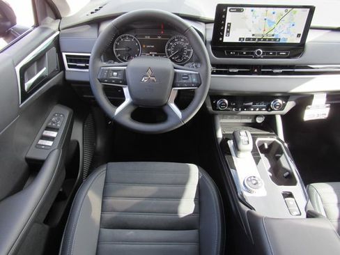 New 2026 Mitsubishi Outlander SE FWD image 18