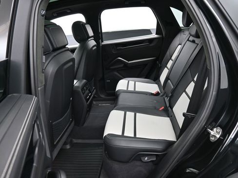 Certified 2025 Porsche Cayenne GTS image 25