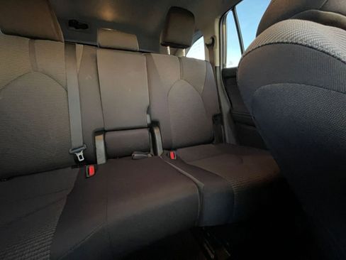 Used 2025 Toyota Highlander LE image 39