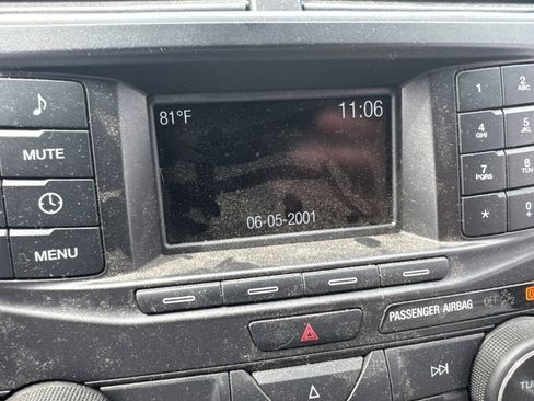 Used 2019 Ford Explorer FWD image 2