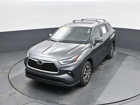 Used 2024 Toyota Highlander XLE image 22