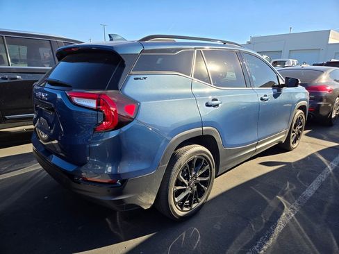 Used 2024 GMC Terrain SLT w/ Infotainment Package II image 2