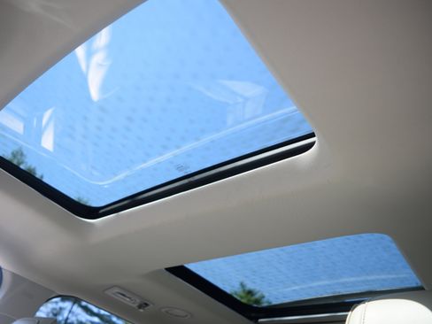 Used 2018 Ford Explorer Platinum image 21