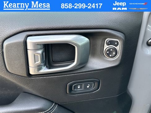 Used 2023 Jeep Wrangler Unlimited Sahara image 28