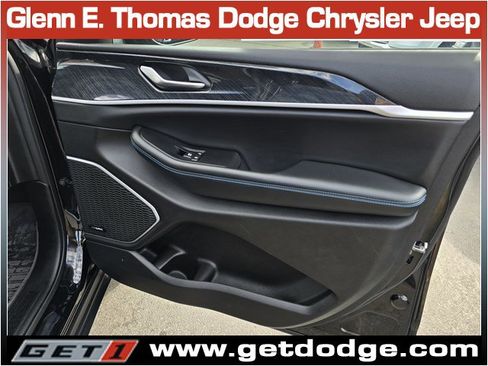 Used 2022 Jeep Grand Cherokee Trailhawk w/ Luxury Tech Group III image 34