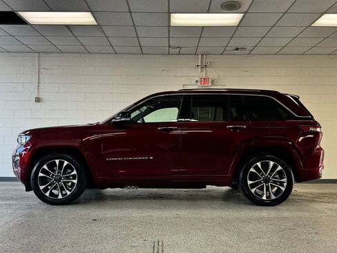 Used 2024 Jeep Grand Cherokee Overland w/ Luxury Tech Group IV AWD/4WD image 5