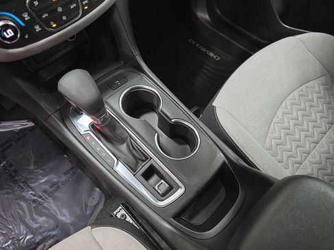 Used 2024 Chevrolet Equinox LT AWD/4WD image 25