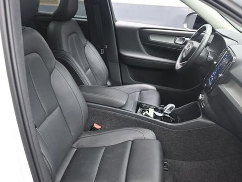 Used 2025 Volvo XC40 B5 Ultra AWD/4WD image 30