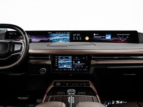 Used 2025 Lincoln Navigator Reserve AWD/4WD image 23