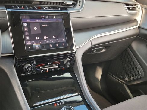 Used 2023 Jeep Grand Cherokee L Laredo image 26