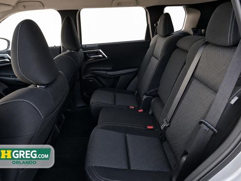 Used 2025 Mitsubishi Outlander ES FWD image 16