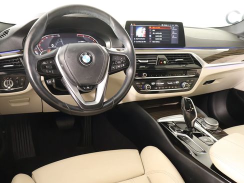 Used 2020 BMW 530i xDrive w/ Premium Package AWD/4WD image 2