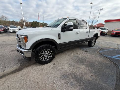 Used 2019 Ford F250 Lariat w/ Lariat Ultimate Package image 3