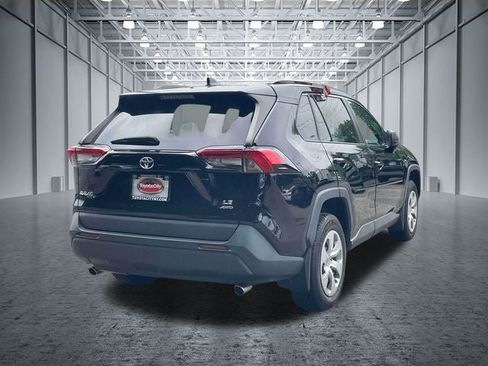 Used 2021 Toyota RAV4 LE AWD/4WD image 8