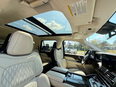 Used 2022 Lincoln Navigator L Black Label image 17