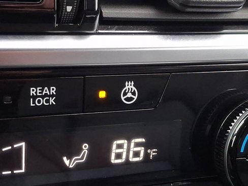 Used 2023 Nissan Pathfinder SL image 24