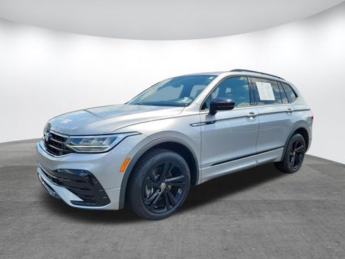 Used 2024 Volkswagen Tiguan SE R-Line FWD image 3