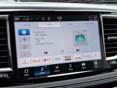 Used 2023 Chrysler Pacifica Touring-L FWD image 17