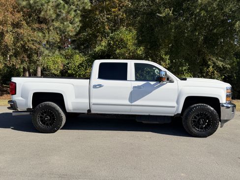 Used 2019 Chevrolet Silverado 3500 LTZ w/ Duramax Plus Package image 37