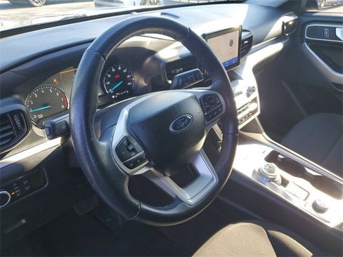 Used 2023 Ford Explorer XLT image 19