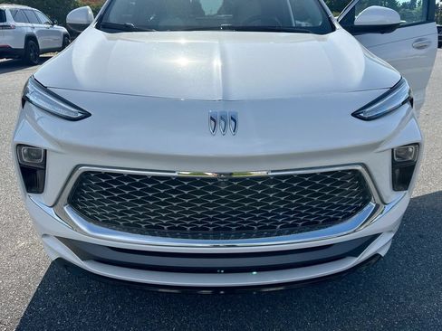 Used 2025 Buick Encore GX Avenir w/ Avenir Technology Package FWD image 31