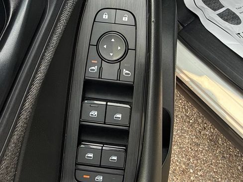 Used 2023 Nissan Rogue S AWD/4WD image 21