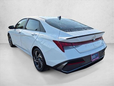 Certified 2025 Hyundai Elantra SEL FWD image 8