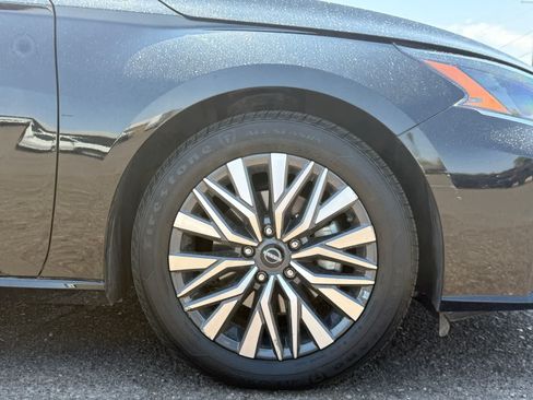 Used 2024 Nissan Altima 2.5 SV FWD image 6