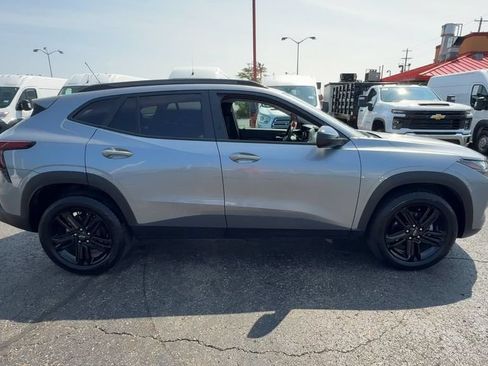 Used 2025 Chevrolet Trax ACTIV w/ Sunroof Package FWD image 9