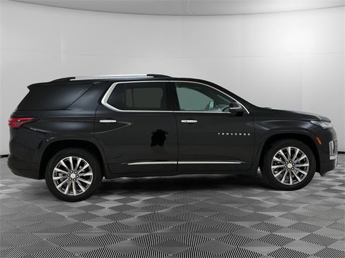 Used 2023 Chevrolet Traverse Premier image 2