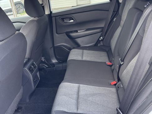 Used 2025 Nissan Rogue SV FWD image 7
