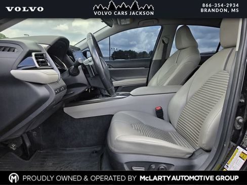 Used 2022 Toyota Camry SE FWD image 12