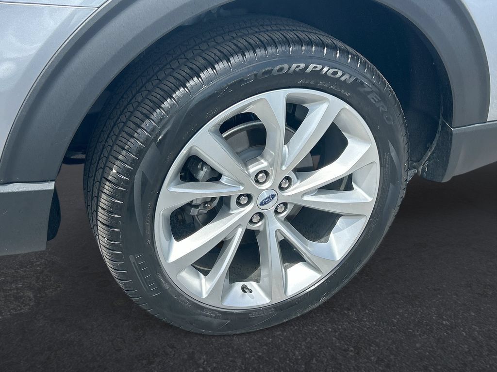 Used 2023 Ford Explorer Platinum w/ Technology Package AWD/4WD image 26