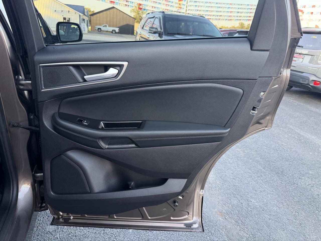 Used 2019 Ford Edge SEL w/ Cold Weather Package AWD/4WD image 19