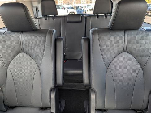 Used 2024 Toyota Grand Highlander AWD image 13