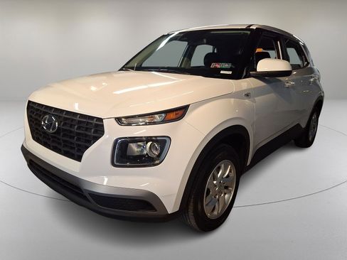 New 2025 Hyundai Venue SE image 3