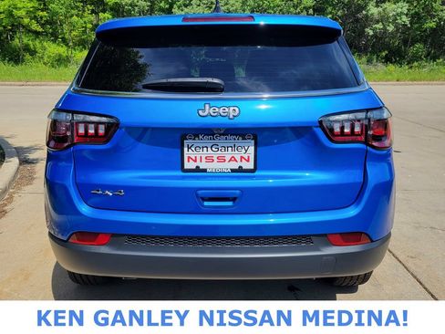 Used 2023 Jeep Compass Sport w/ Mopar Graphics Package AWD/4WD image 4